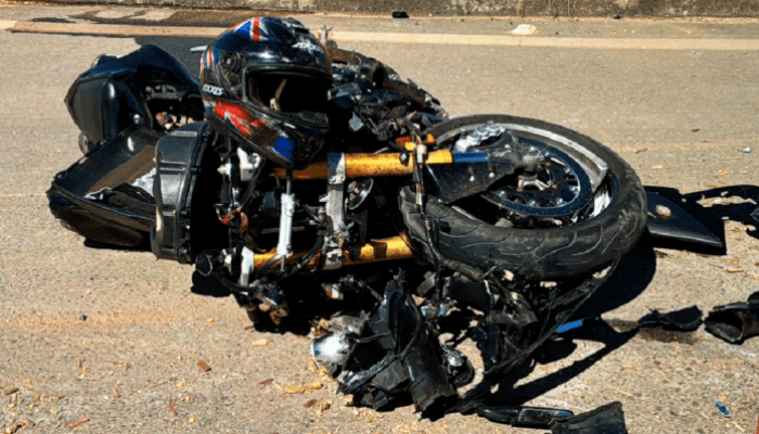 Acidente-moto-carro-tres-feridos-BR-163-Sorriso-1-maio-2025-696x460