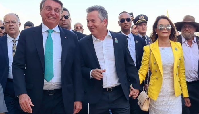 Governador-Mauro-Mendes-e-primeira-dama-Virginia-Mendes-junto-com-o-presidente-Jair-Bolsonaro-2-
