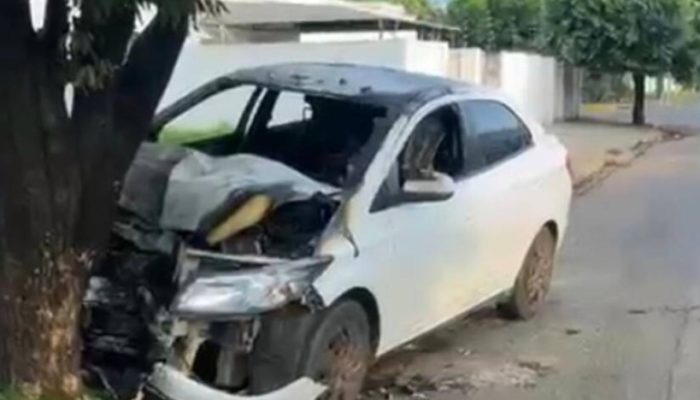 carro-bate-em-arvore-e-pega-fogo-em-bairro-de-lucas-do-rio-verde