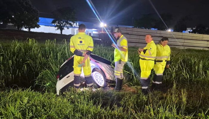 carro-cai-em-valatao-em-Sinop-Fabiano-Marques