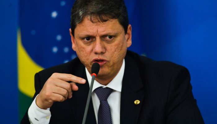 O ministro da Infraestrutura, Tarcísio Gomes de Freitas , durante a coletiva de imprensa no Palácio do Planalto, sobre as ações de enfrentamento no combate ao coronavírus